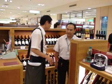 市府呼籲民眾購買酒品應注意瓶裝上標示(圖)