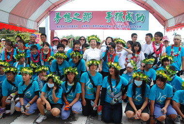 鄒族小勇士「手獵飛行」回到北回太陽館(圖)