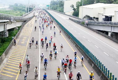 苗縣全國自行車日快速公路樂活飆(圖)