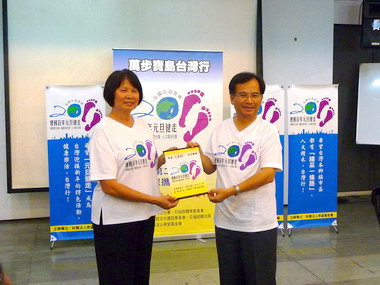 迎接建國一百年 萬步寶島台灣行(圖)