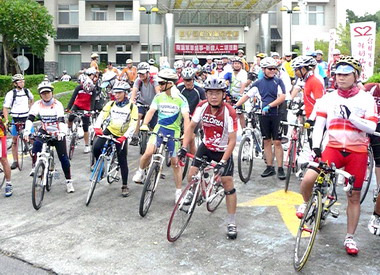 南瀛單車新鐵人活動關仔嶺集結出發(圖)