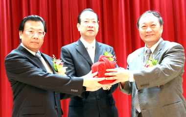 亞洲大學新卸任校長今交接(圖)