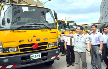 桃園新購GPS衛星定位垃圾車及掃街車(圖)