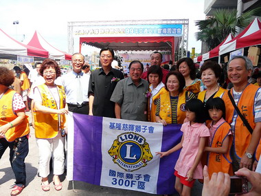 交通守秩序 你我都安全宣導園遊會(圖)