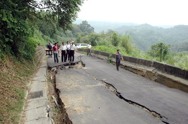 寶二水庫環湖道路坍塌九月可望通車(圖)