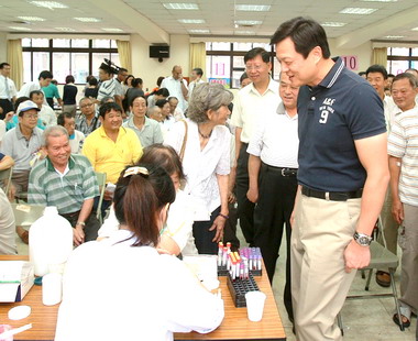 周錫瑋訪土城農會 關懷農漁民健檢(圖)