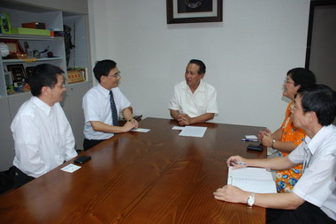 一閃一閃亮晶晶影片贊助團體拜訪縣府(圖)