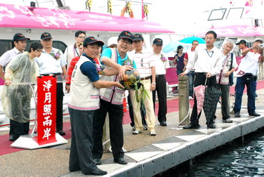 日月潭淨月潭號今啟航(圖)