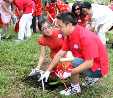 中國寧波戀人至日月潭種下愛情樹(圖)