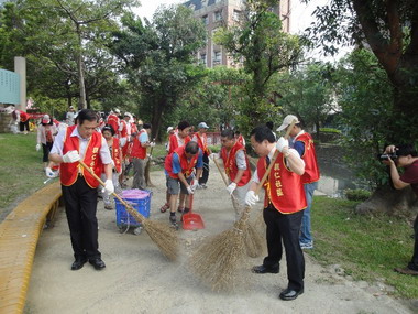 環境大掃除總動員迎接ＷＴＡ會員大會(圖)