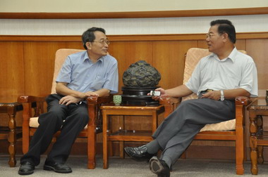 國稅局分局長蘇&#29486;煌今上午拜會王乾發(圖)