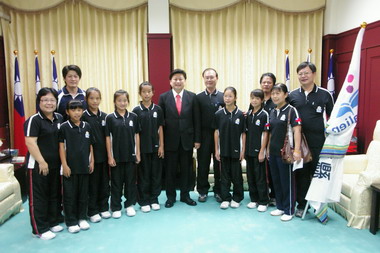 吉安國小女子軟式網球隊前往日本比賽(圖)