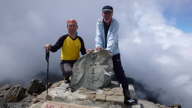 林國興退休前夕登上玉山頂峰(圖)