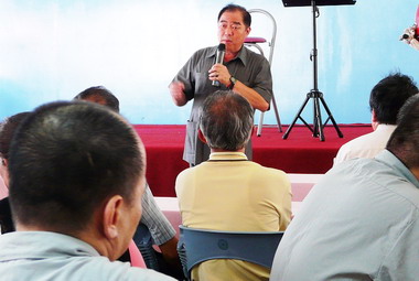 中秋前夕張通榮探視收容人(圖)