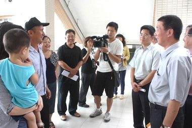 黃健庭視察東海國中無障礙設施改善工程(圖)