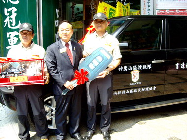 江達隆贈越野救難車予山區搜救隊(圖)