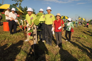響應政府「一生一樹，綠海家園」植樹活動(圖)