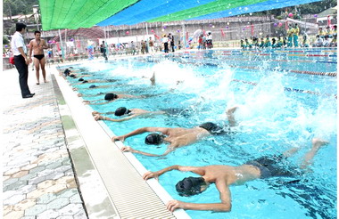 獅潭國中游泳池啟用學子享受優質環境(圖)