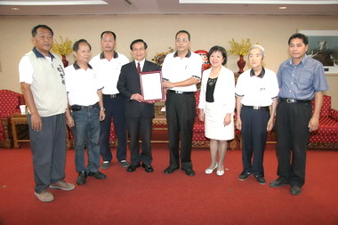 十二佃南天宮拋磚引玉捐贈10萬助晨康(圖)