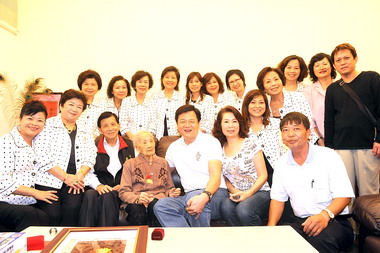 重陽節將至周錫瑋探訪百歲人瑞(圖)