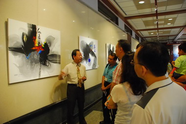 抽象畫大師許輝煌創作個展(圖)