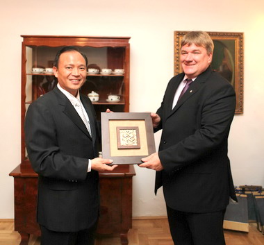 縣府赴歐考察 括展視野 進行交流(圖)