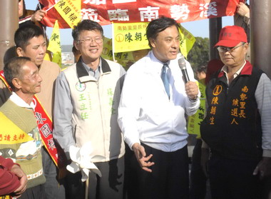 中縣候選人王立任促在南勢溪建親水公園(圖)