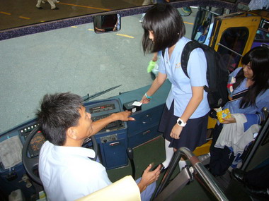 明道校車引進E化科技管理(圖)