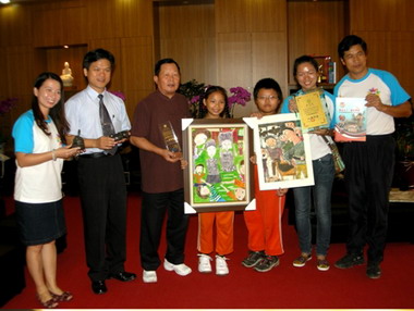 劉政鴻表揚總體績優標竿學校(圖)