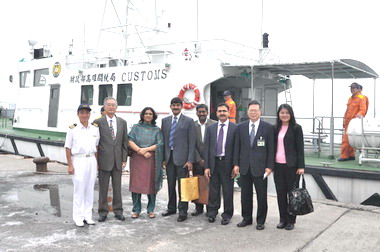 印度財政部官員至高雄關稅局參訪(圖)