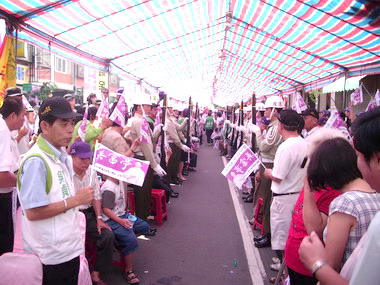 後憲儀隊選舉造勢(圖)