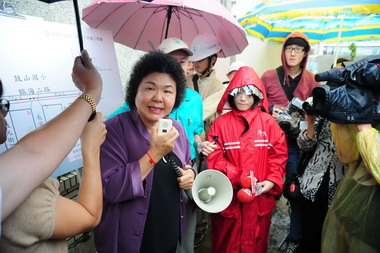 陳菊視察哈瑪星地區排水改善工程(圖)