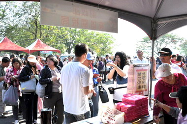 高雄關稅局辦郵包通關政令宣導(圖)