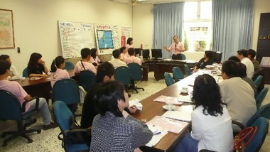 經濟部中小企業處訪視社群業者(圖)