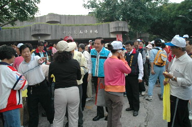 新竹市總工會十八尖山淨山活動(圖)