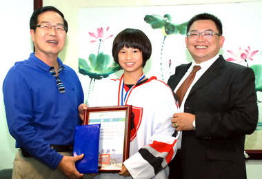 南投少年直排溜冰曲棍球勇奪少年組冠軍(圖)