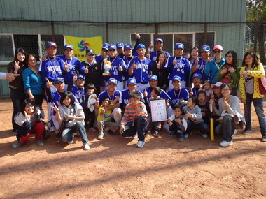 台東縣尊爵慢壘隊四勝戰績蟬聯冠軍(圖)