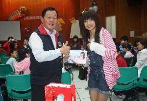 創作歌手許雅涵 與苗栗資優生創意玩音樂(圖)