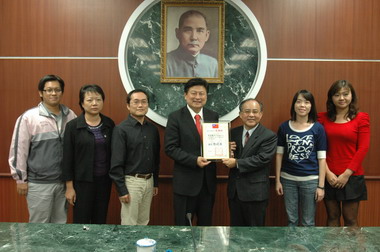 傅崐萁表揚推展音樂及舞蹈團隊優秀學校(圖)