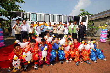 2號水陸觀光車（鴨子船）愛河線啟航(圖)