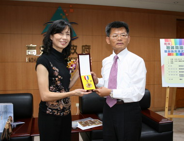 薪傳兒童舞團團長趙馨蘭獲頒榮譽縣民(圖)