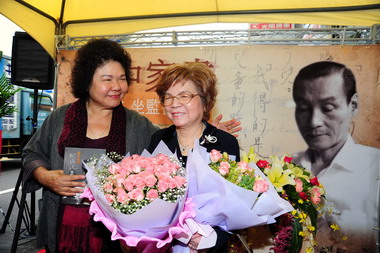 《獄中家書柯旗化坐監書信集》發表(圖)