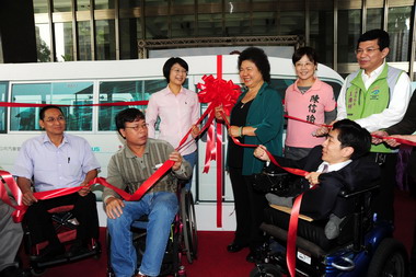 陳菊：照顧弱勢計畫擴增至100輛(圖)