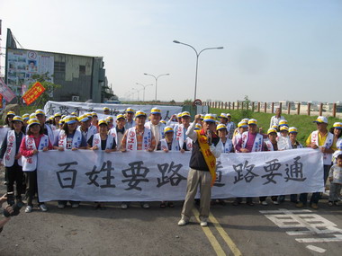 太堤東路改善工程完工尚未通車民眾抗議(圖)