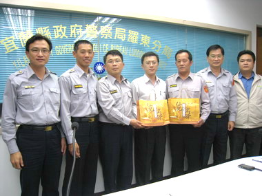 陳嘉昌犒勞羅東分局迅速破獲搶案(圖)