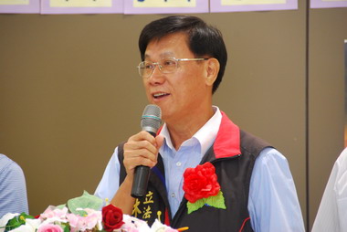 第68屆工業節大會立委林明溱勉廠商(圖)