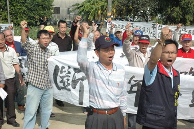 大台中市議員候選人陳清龍為民爭取路權(圖)