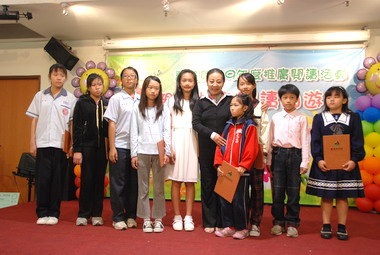 張花冠鼓勵閱讀也歡迎熱心人士贈書(圖)