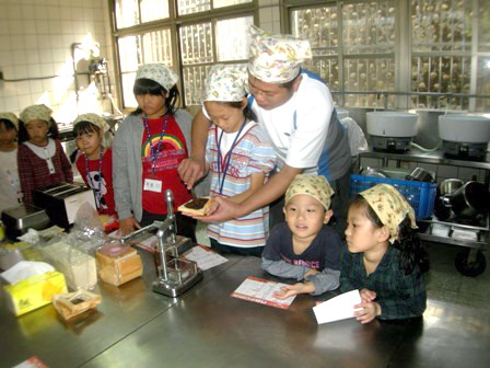 大手小手一起走兒少保護宣導活動(圖)