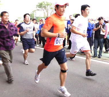 竹縣辦金鎮路跑競賽(圖)